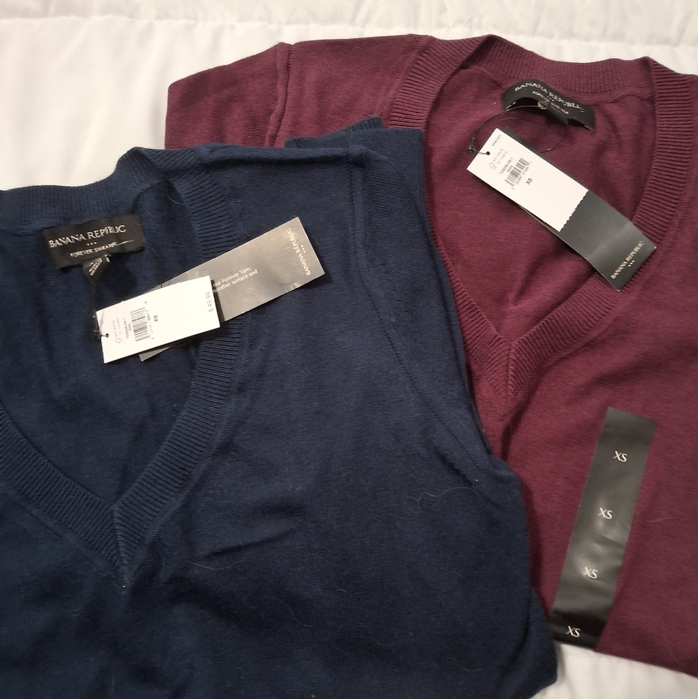 Bundle Banana Republic V neck sweaters, size XS
